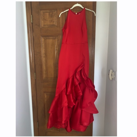 Beautiful red slit ruffled dress - Picture 4 of 8